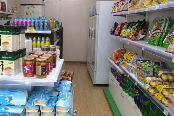百斯特进口食品折扣店加盟指南 小食杂的转型机遇
